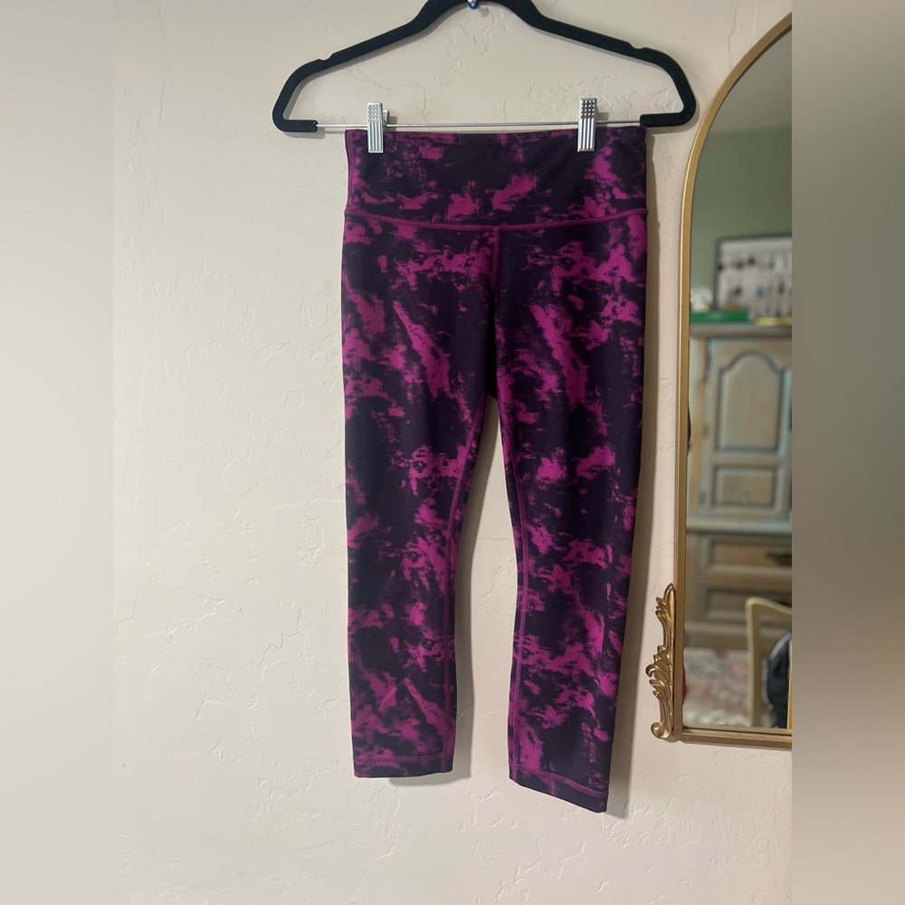 Lululemon Purple Wunder Under Crop Breezie Regal Plum Tie Dye
Size 4